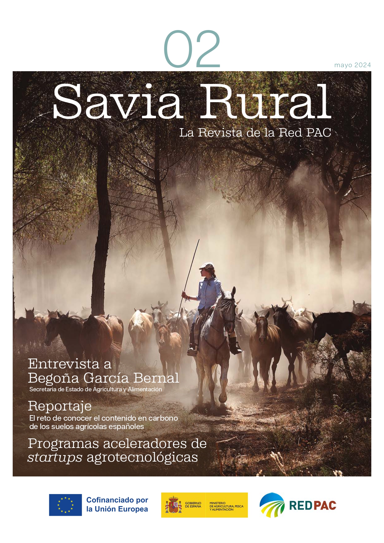 Portada de Savia Rural 2, una mujer a caballo conduce una yeguada en un pinar